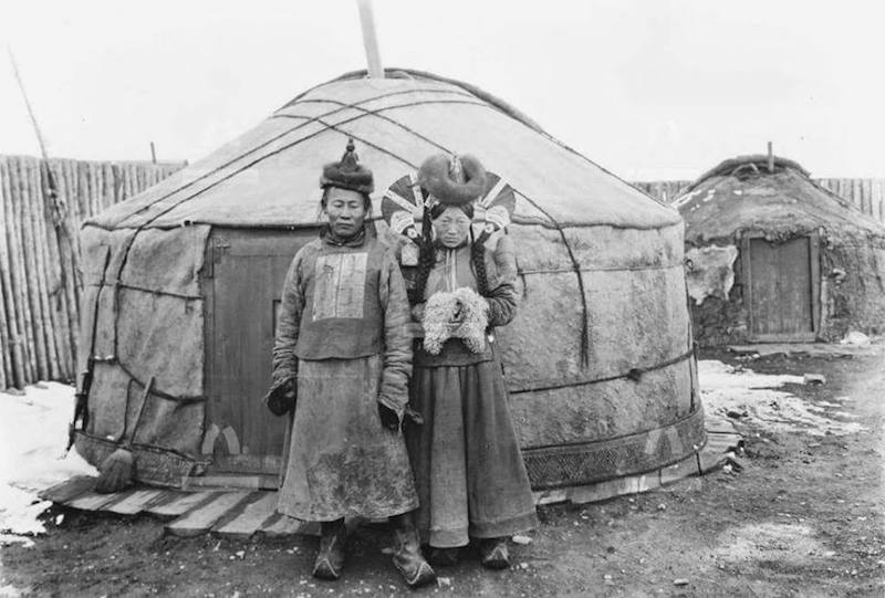 foto vintage con costumi tradizionali della vecchia Mongolia 