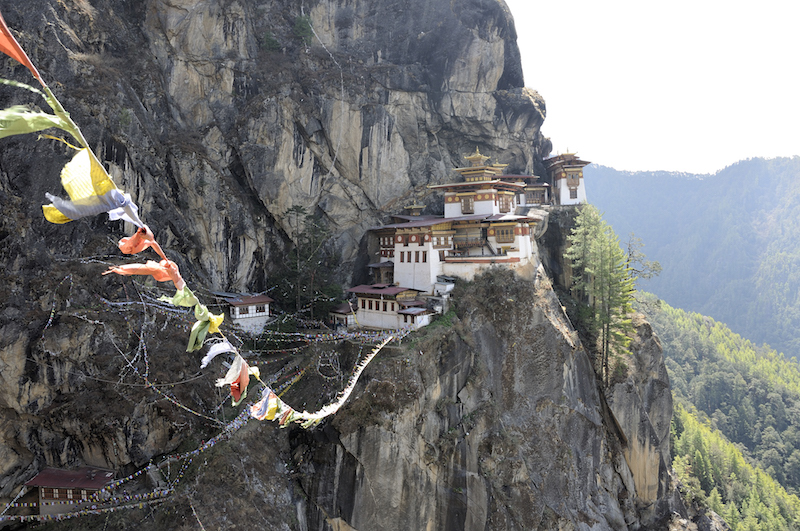 Il monastero più fotografato del Bhutan, lo Takstang o Tiger's Nest  che si erge aggrappato alla roccia nnelle vicinanze di Paro