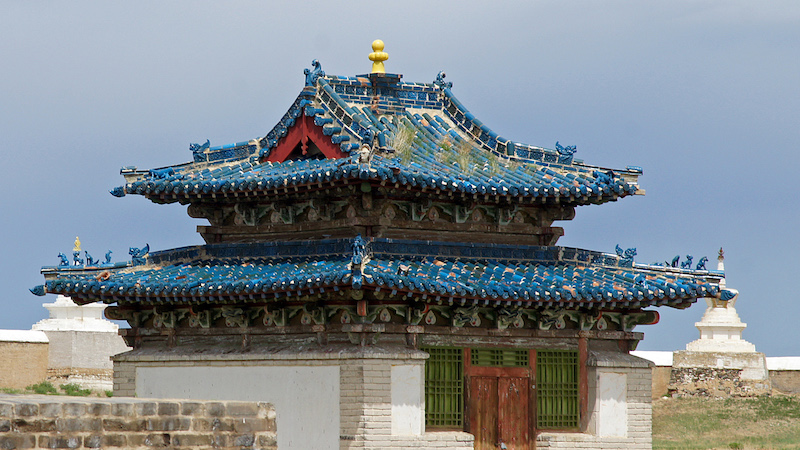 I tetti blu del piccolo tempio nel monastero di Erdene Zuu a Kharkhorin - Mongolia centrale